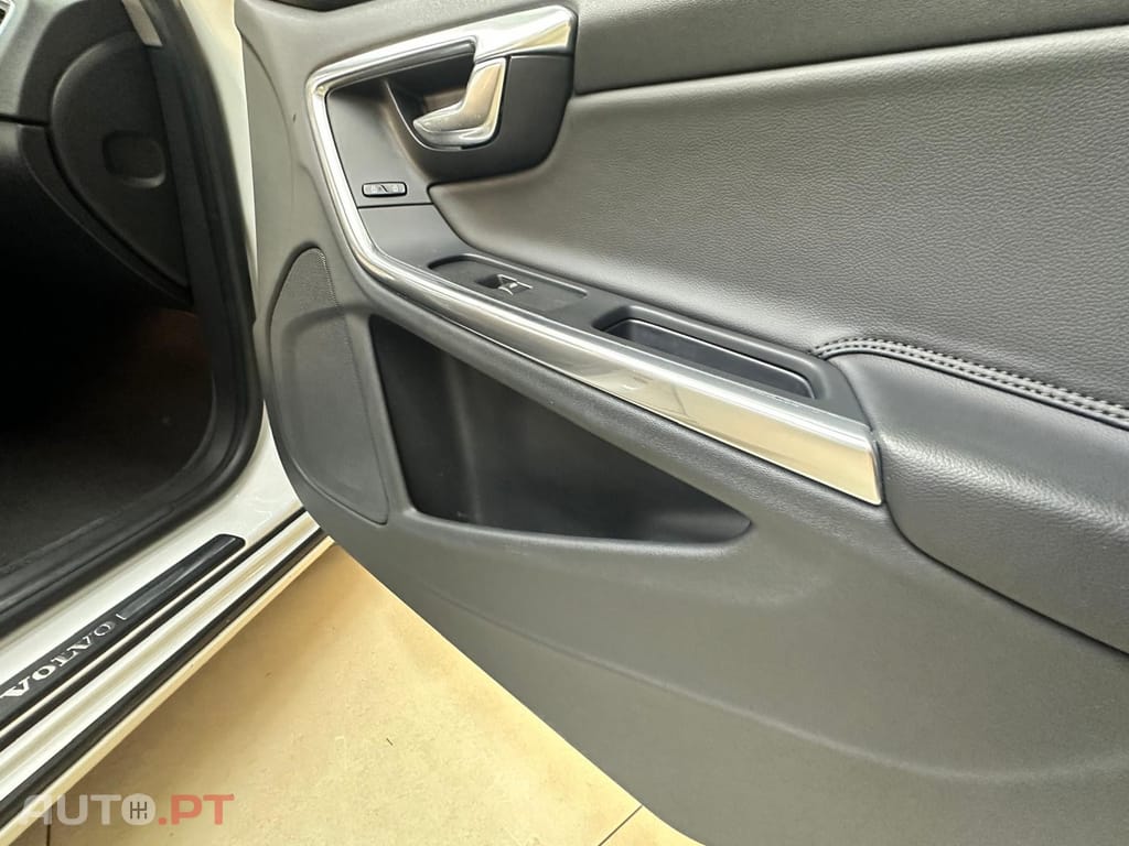 Volvo V60 2.0 D4 Momentum Eco