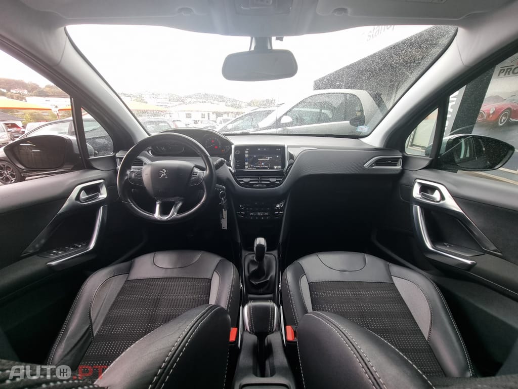 Peugeot 2008 1.2 PureTech Allure