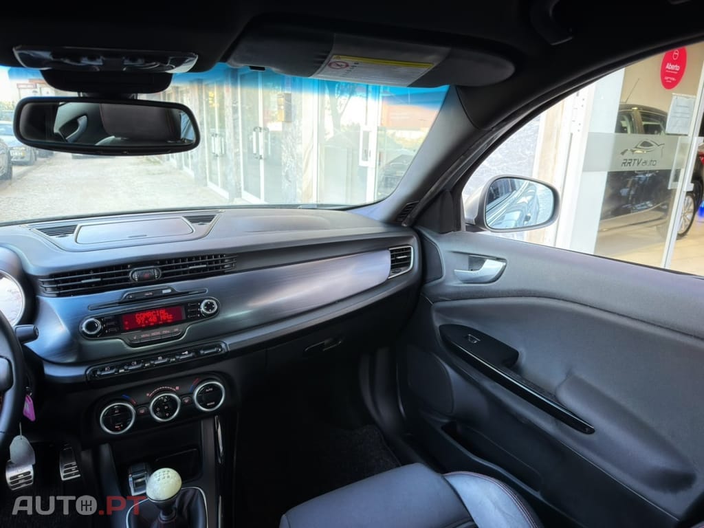 Alfa Romeo Giulietta 1.6 JTDm Distinctive 57X