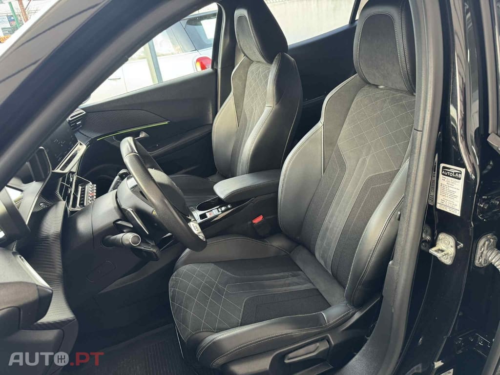 Peugeot 2008 1.2 PureTech GT EAT8