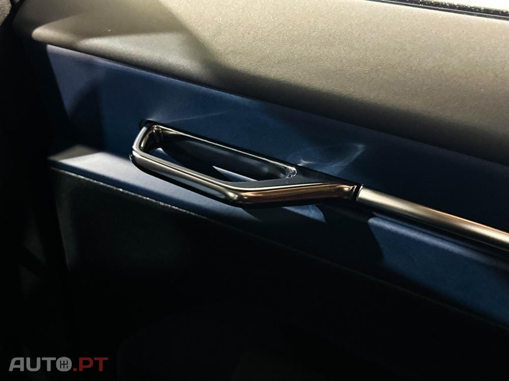 Volvo EX30 Single Motor Extended Range RWD Plus