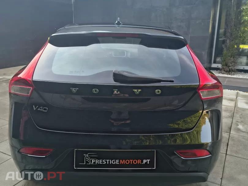 Volvo V40 D2