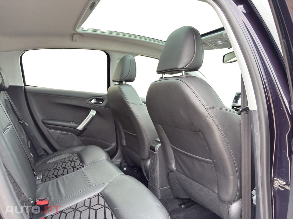 Peugeot 208 PureTech 110 Stop & Start EAT6 Signature