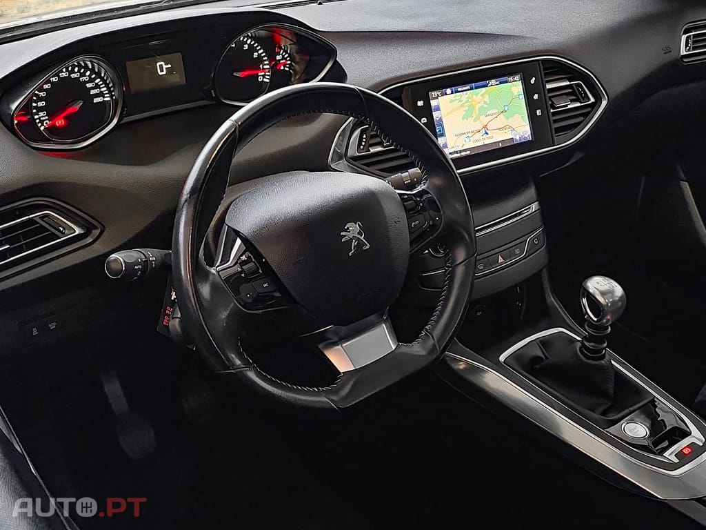 Peugeot 308 1.2 PureTech Allure Faróis Full LED