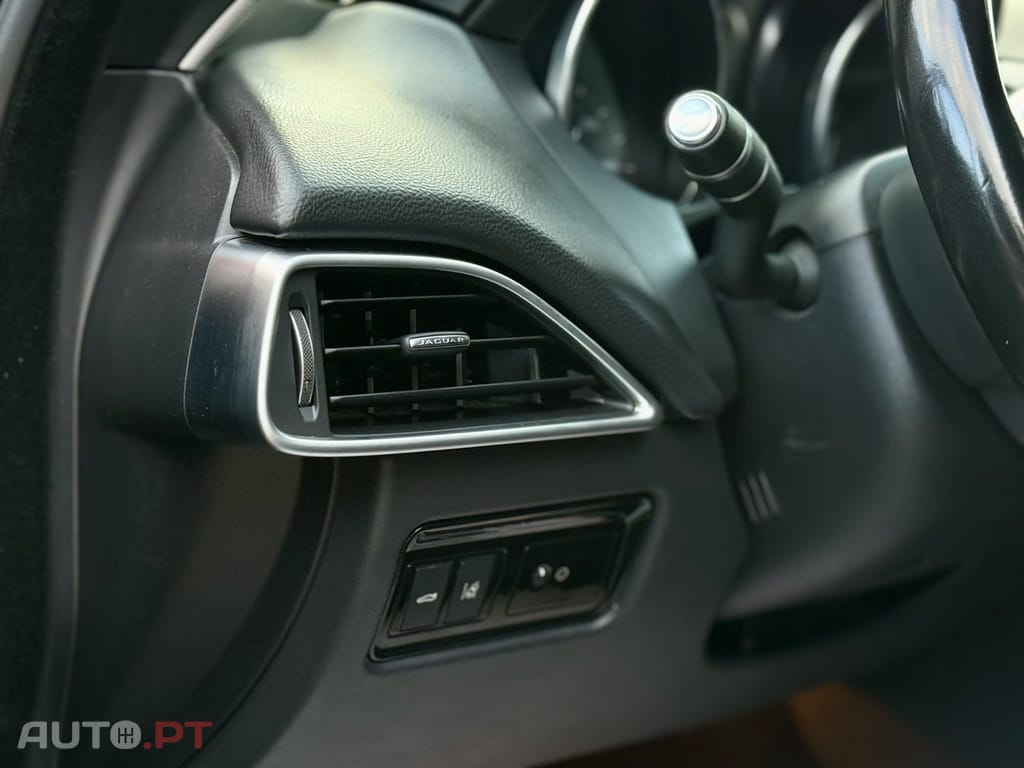 Jaguar XE 2.0 D R-Sport