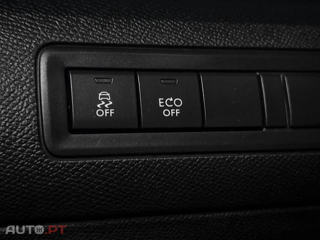 Peugeot 308 1.2 PureTech Allure Faróis Full LED