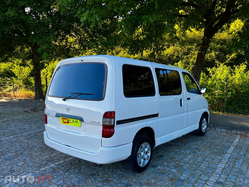 Toyota HiAce 9 Lugares