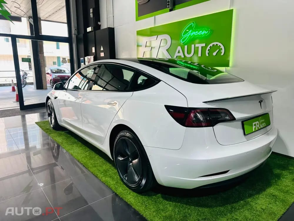 Tesla Model 3 Standard Range Plus RWD