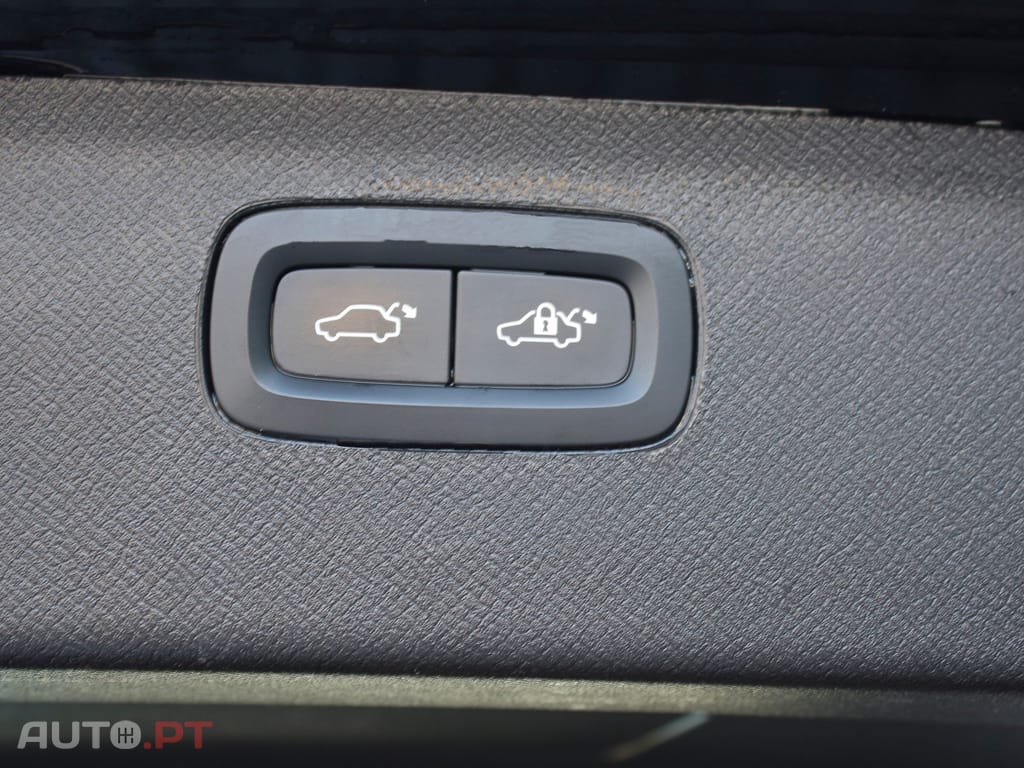 Volvo XC90 2.0 T8 PHEV Core AWD