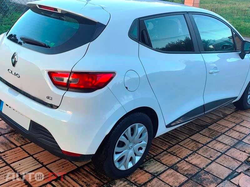 Renault Clio 1.5 dCi Zen / 89€ mês