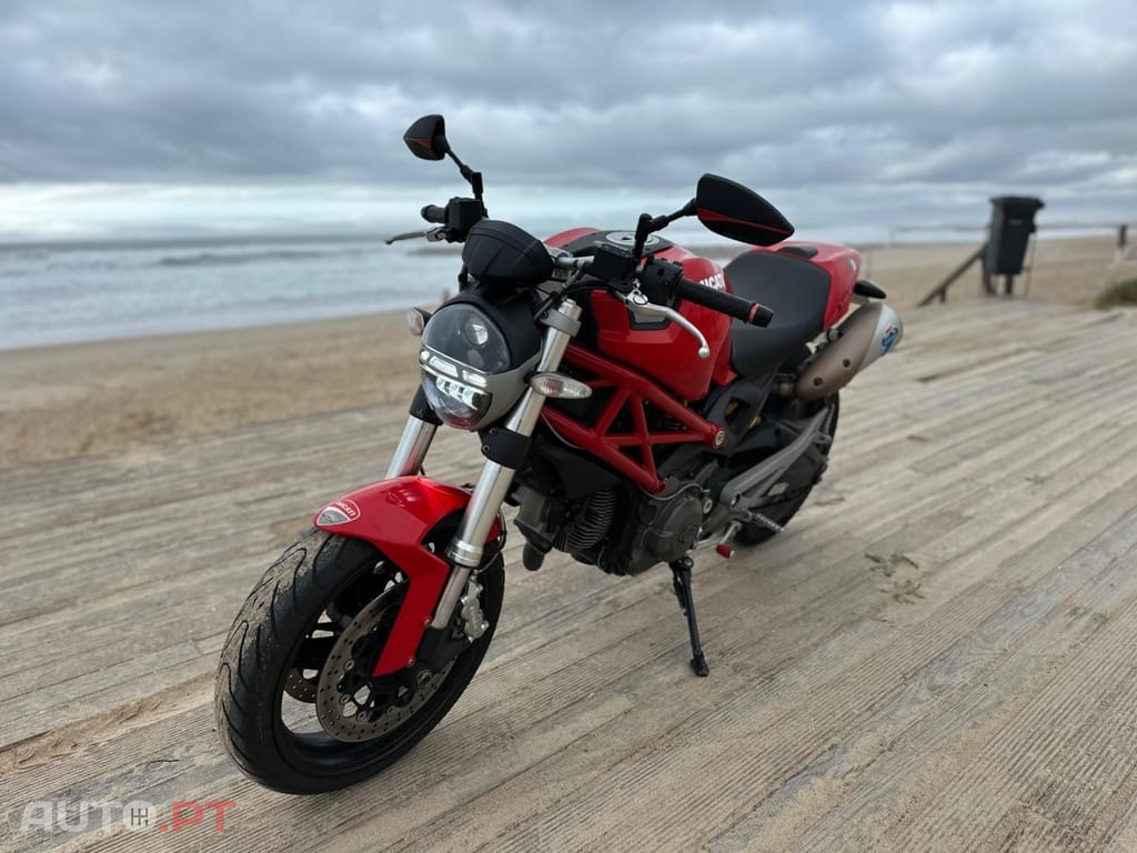 Ducati Monster 696