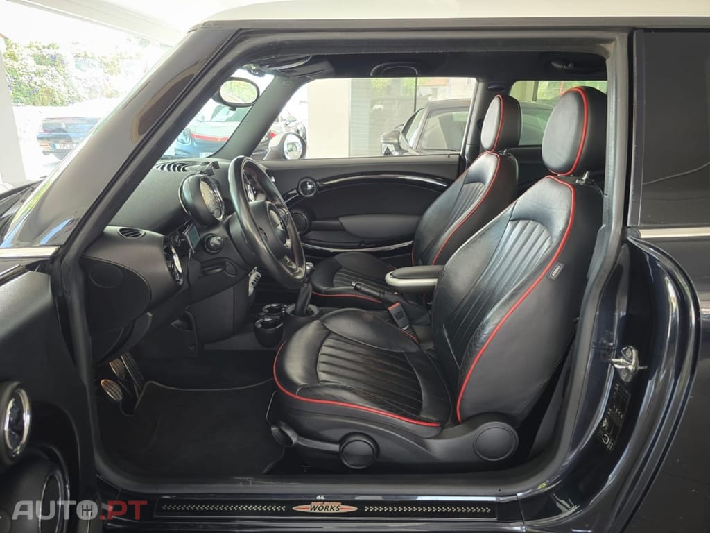 MINI Cooper John Cooper Works