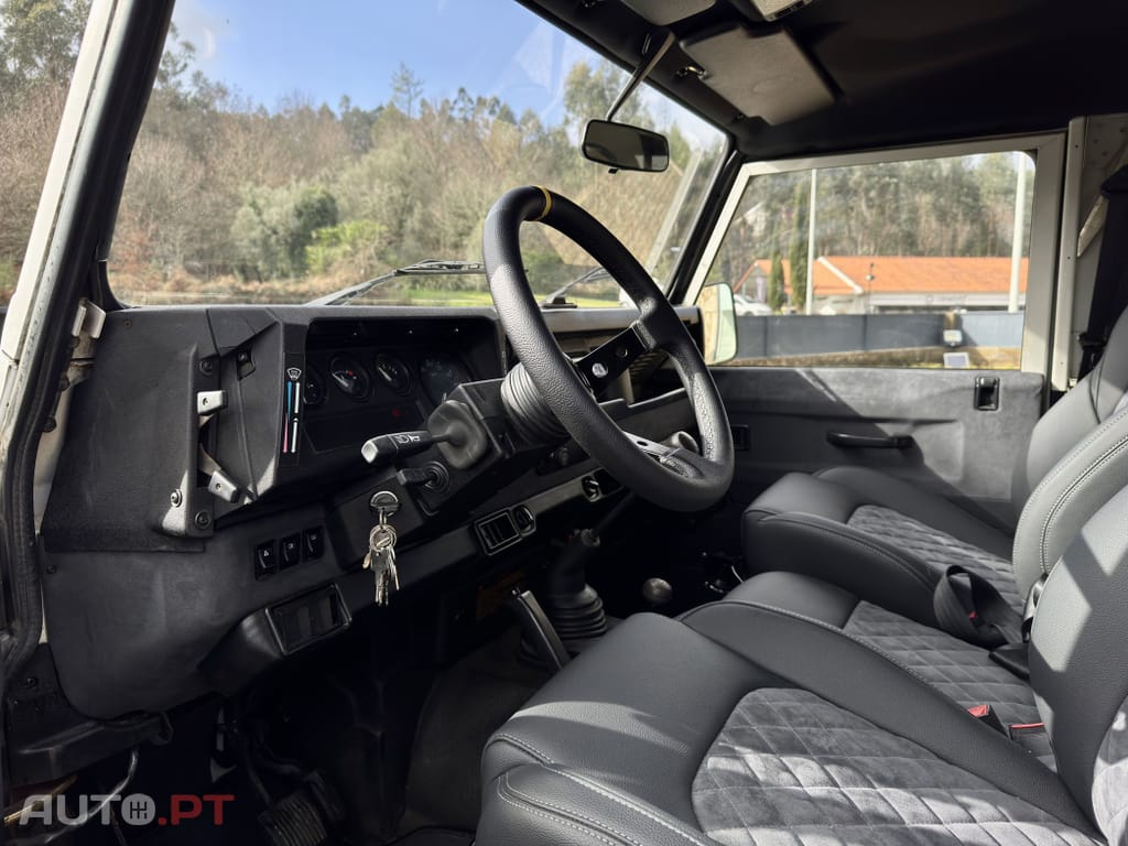 Land Rover Defender 90 2.5 TD5 Metal Top