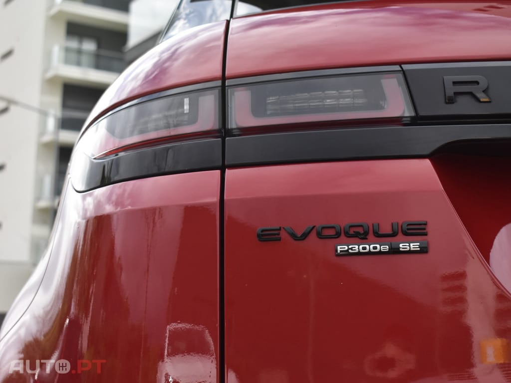 Land Rover Evoque 1.5 P300e AWD R-Dynamic SE Auto
