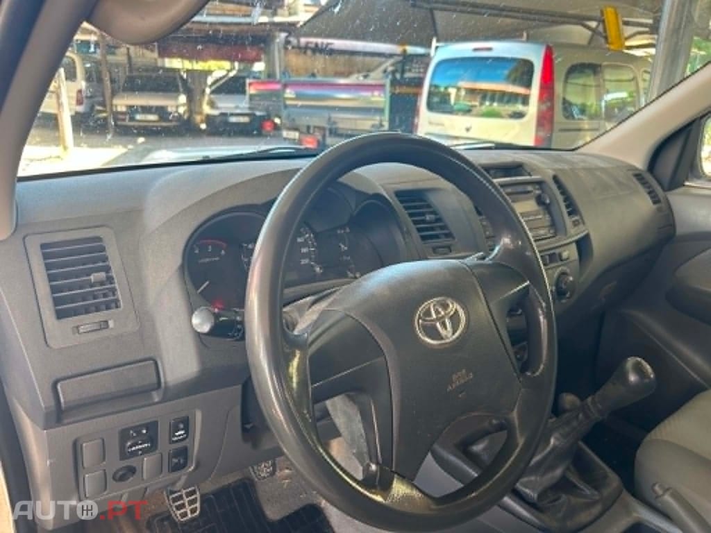 Toyota Hilux X-Cab 4x4 2.5D-4D 144cv