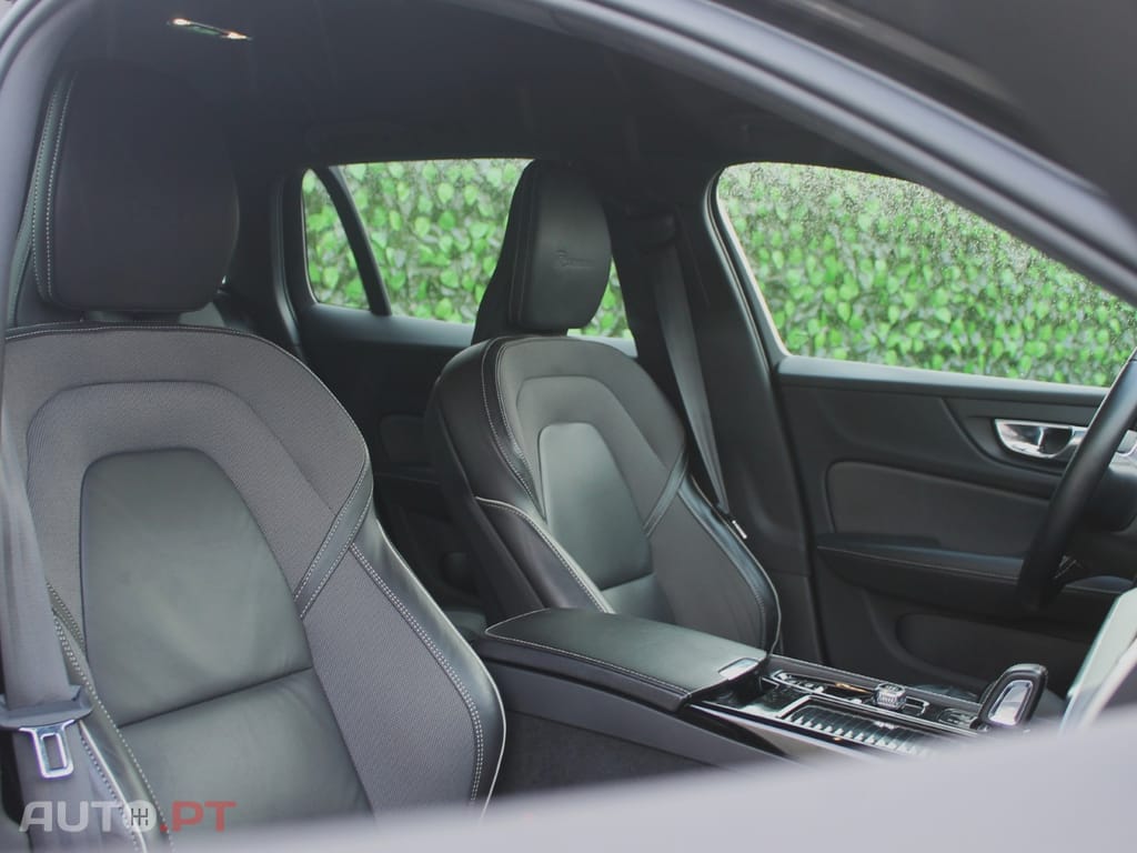 Volvo V60 2.0 T8 AWD TE R-Design