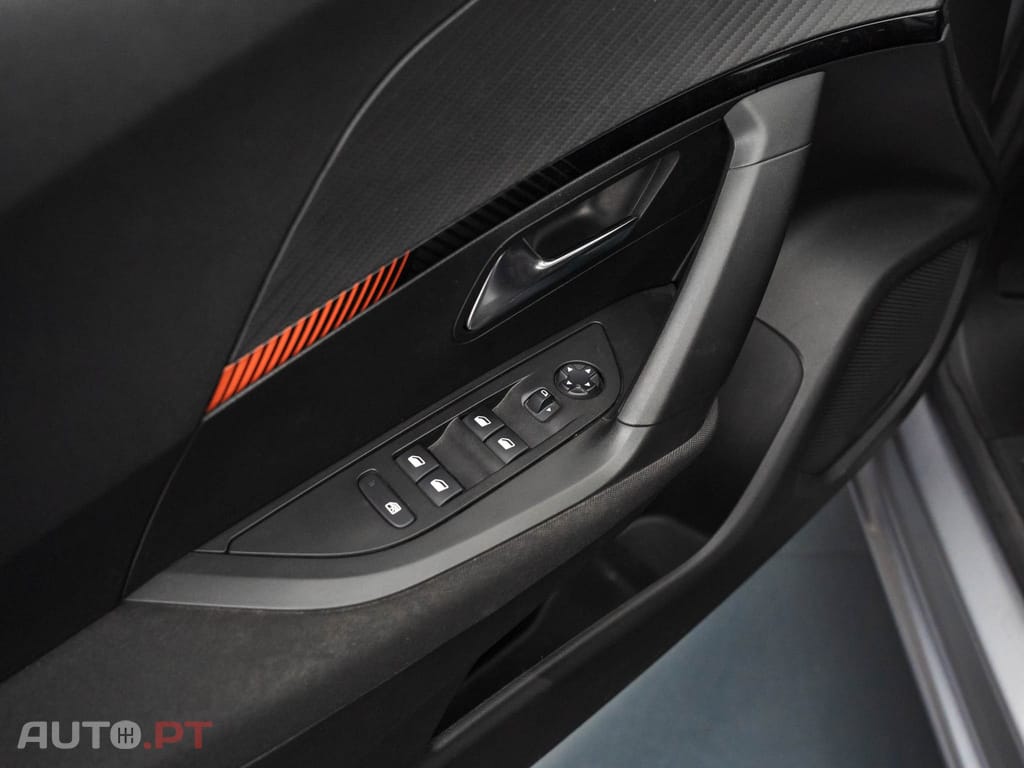 Peugeot E-2008 50 kWh Active