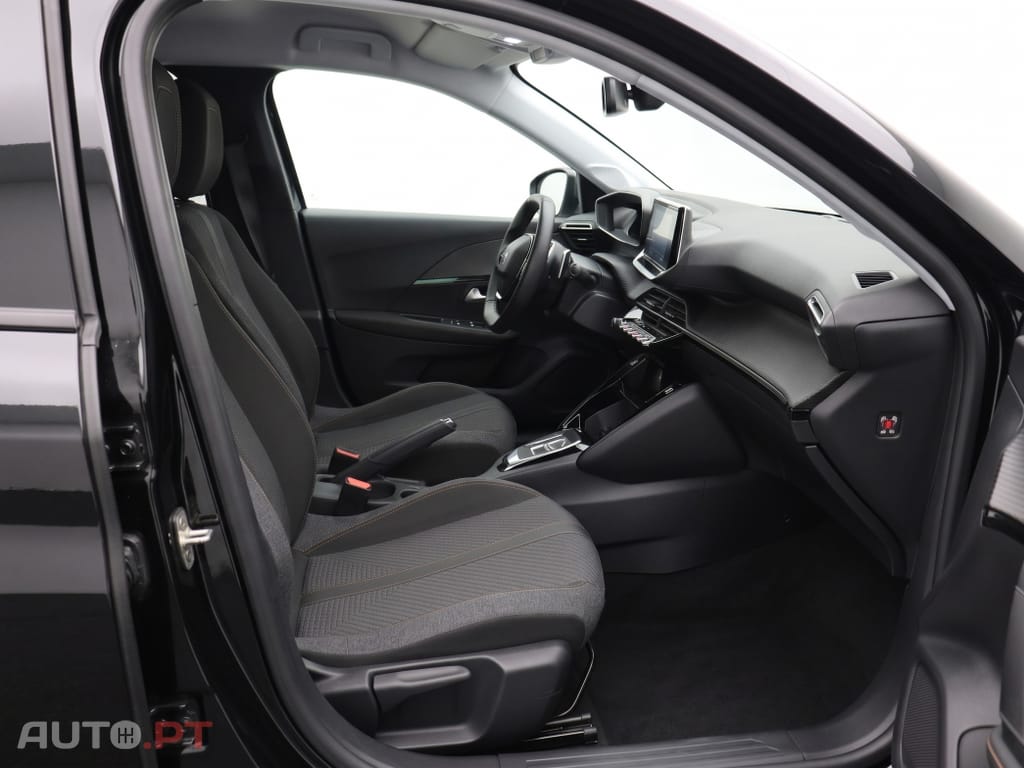 Peugeot 2008 1.2 Hybrid e-DCS6 Style