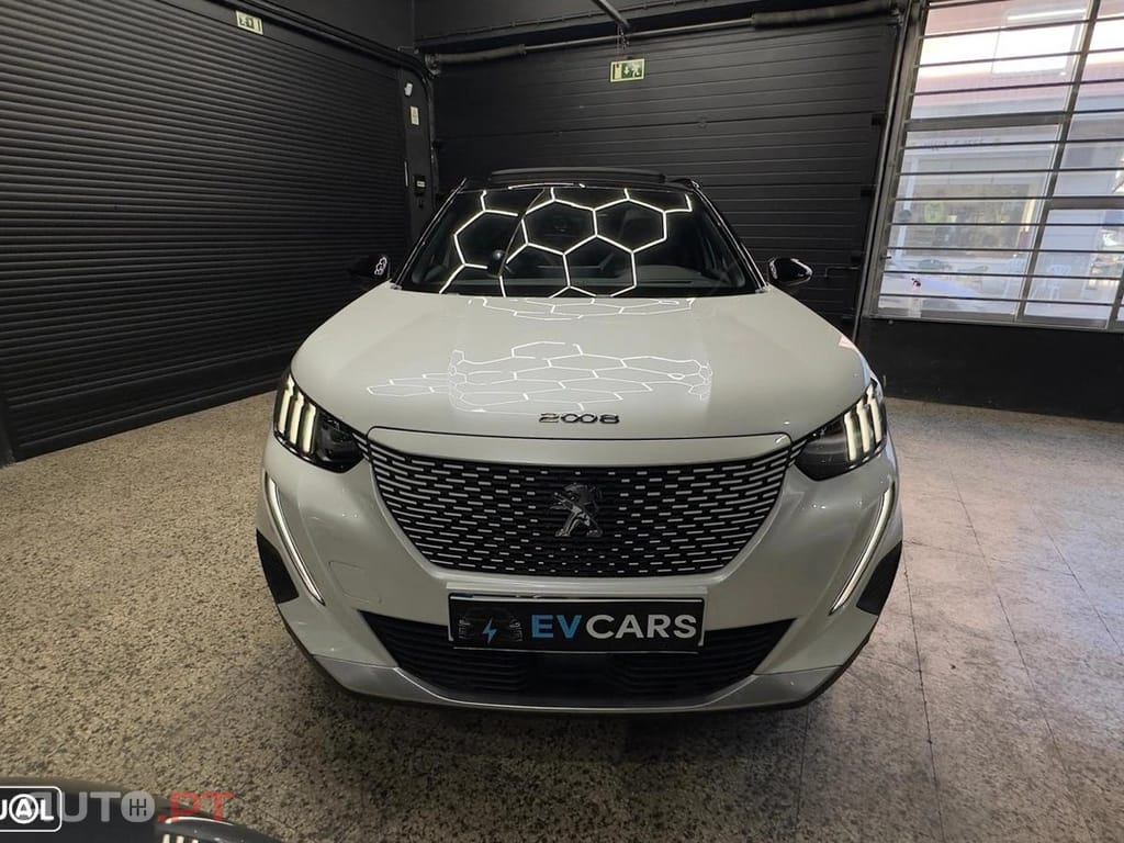 Peugeot E-2008 GT+