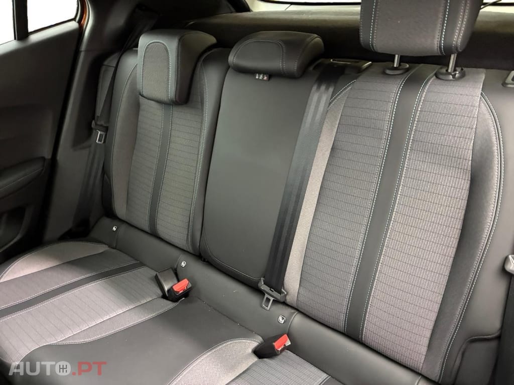 Peugeot E-2008 50 kWh Allure