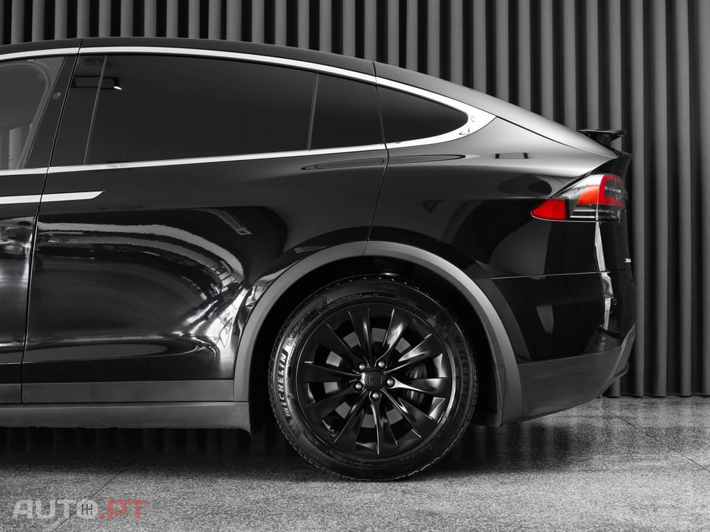 Tesla Model X 75D