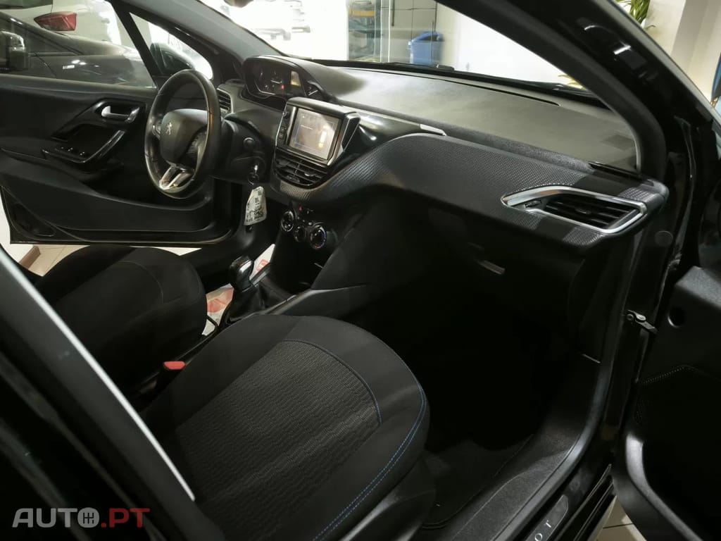 Peugeot 208 PureTech 82 Start & Stop Style