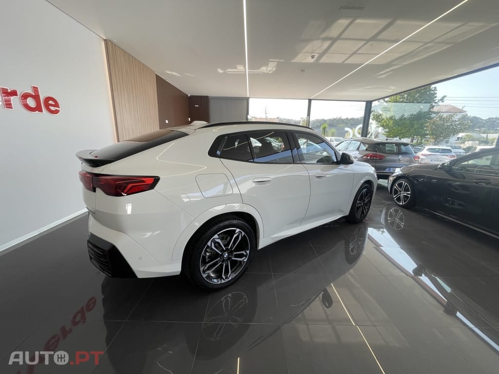 BMW iX2 eDrive20 Edição Desportiva M