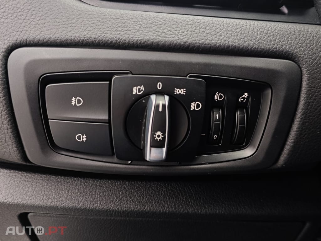 BMW 218 i Auto
