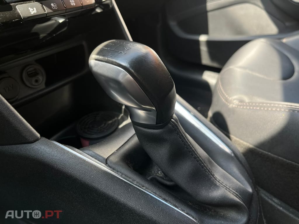 Peugeot 208  1.2 e-THP Féline