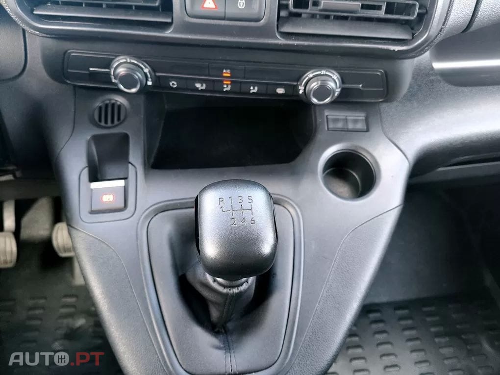 Peugeot Partner 1.2 PRO 110 CV L1H1 -
