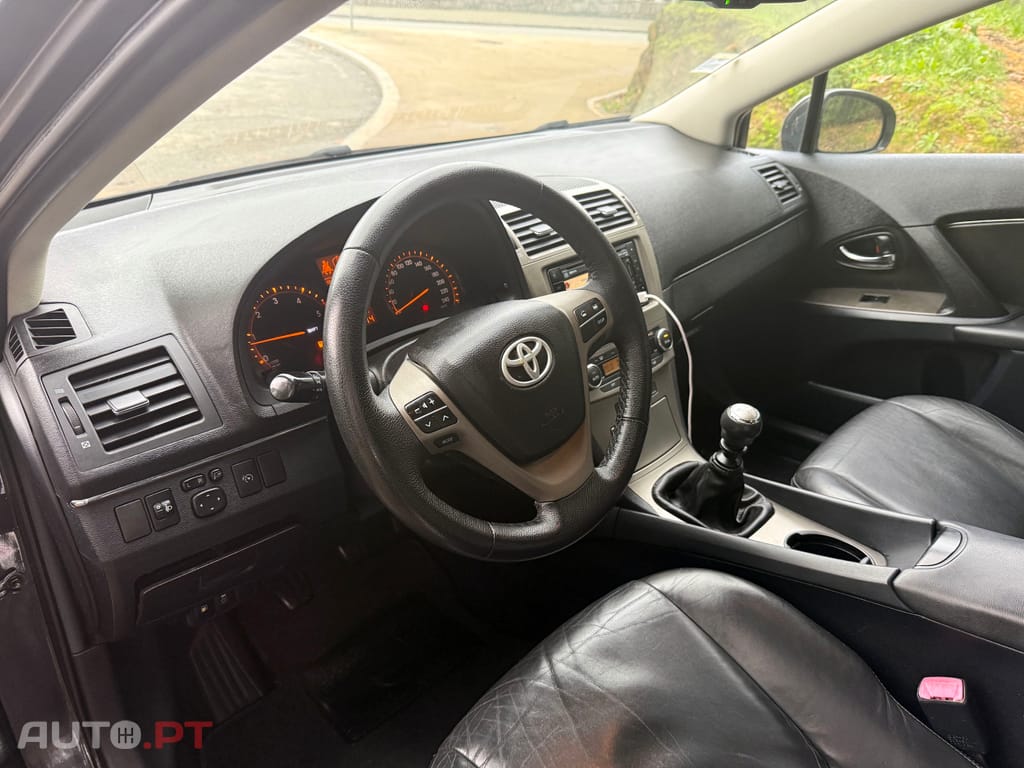Toyota Avensis TOYOTA AVENSIS 2.0 D4D LUXURI+GPS+PELE+MULTIMÉDIA