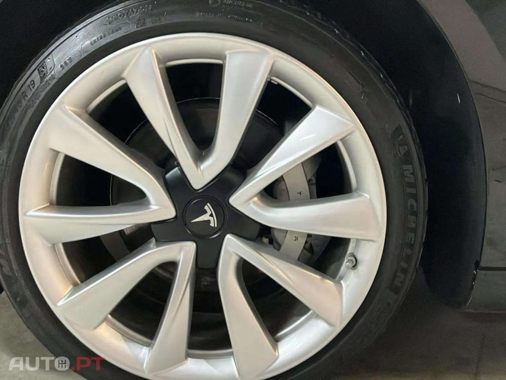Tesla Model 3 Long-Range Dual Motor AWD