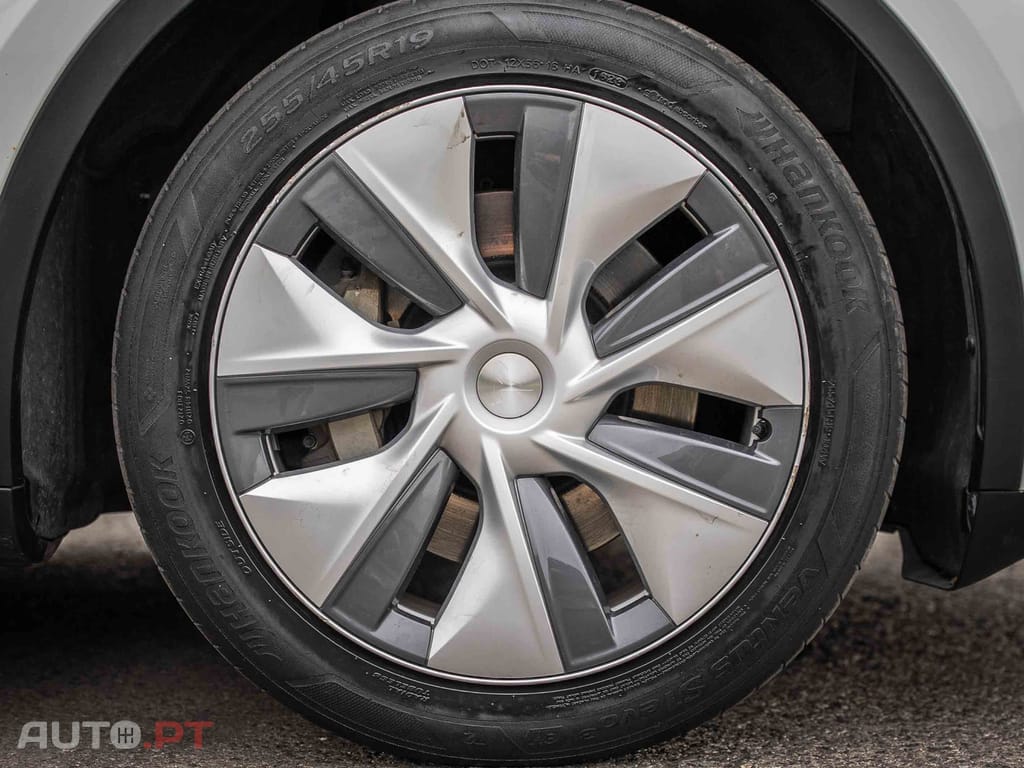 Tesla Model Y Long Range Dual Motor AWD