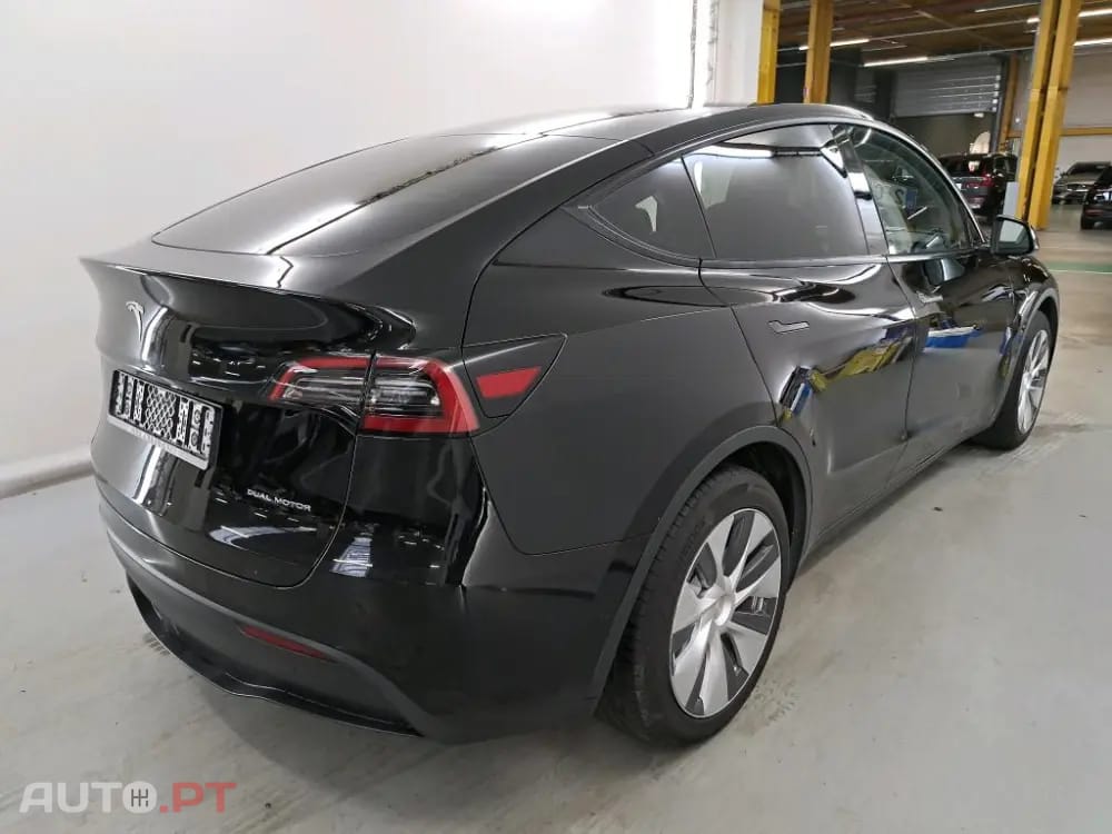 Tesla Model Y Long Range Dual Motor AWD