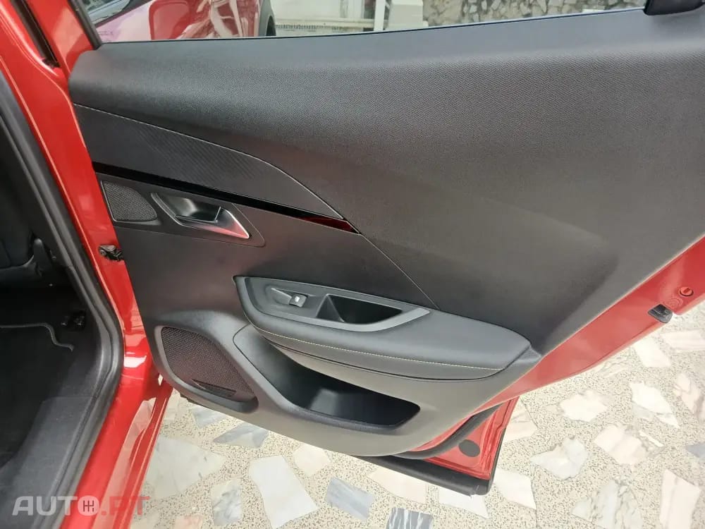 Peugeot E-2008 GT