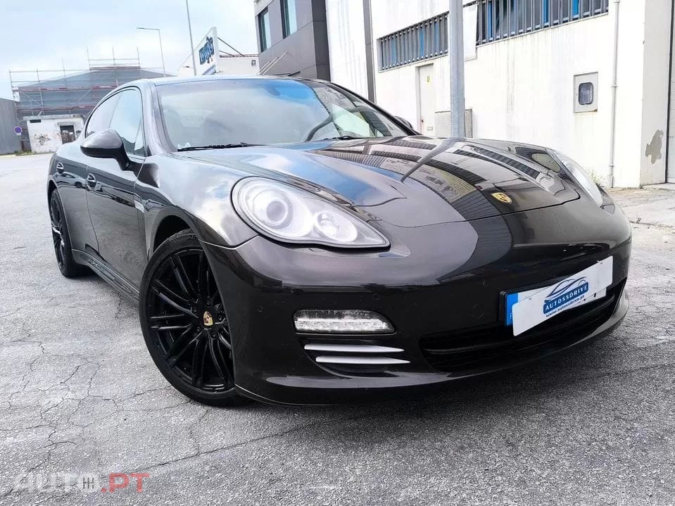 Porsche Panamera 4 Platinum Edition PDK