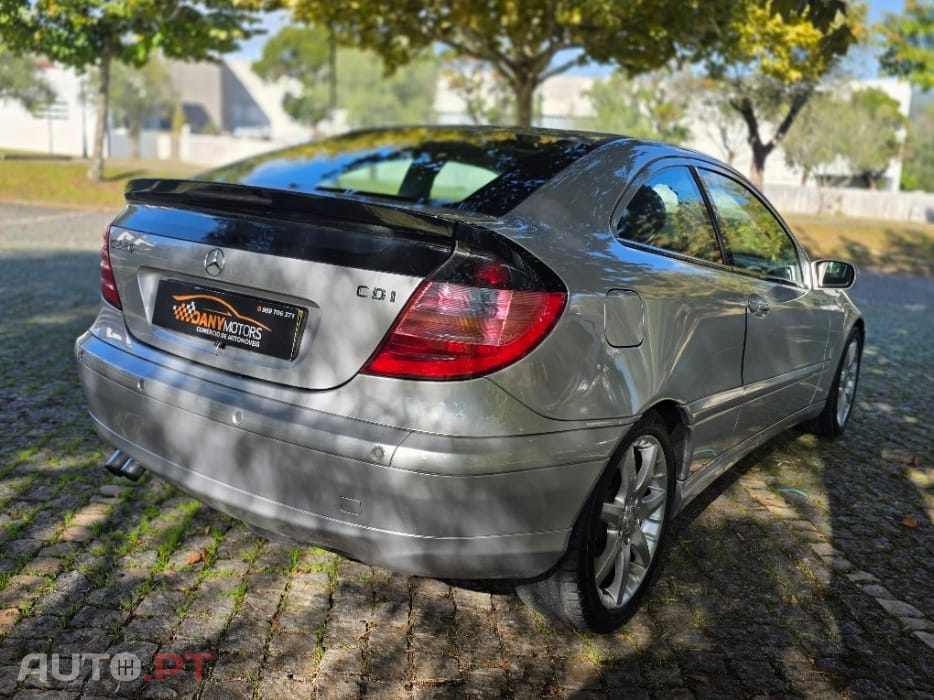 Mercedes-Benz C 220 Outro