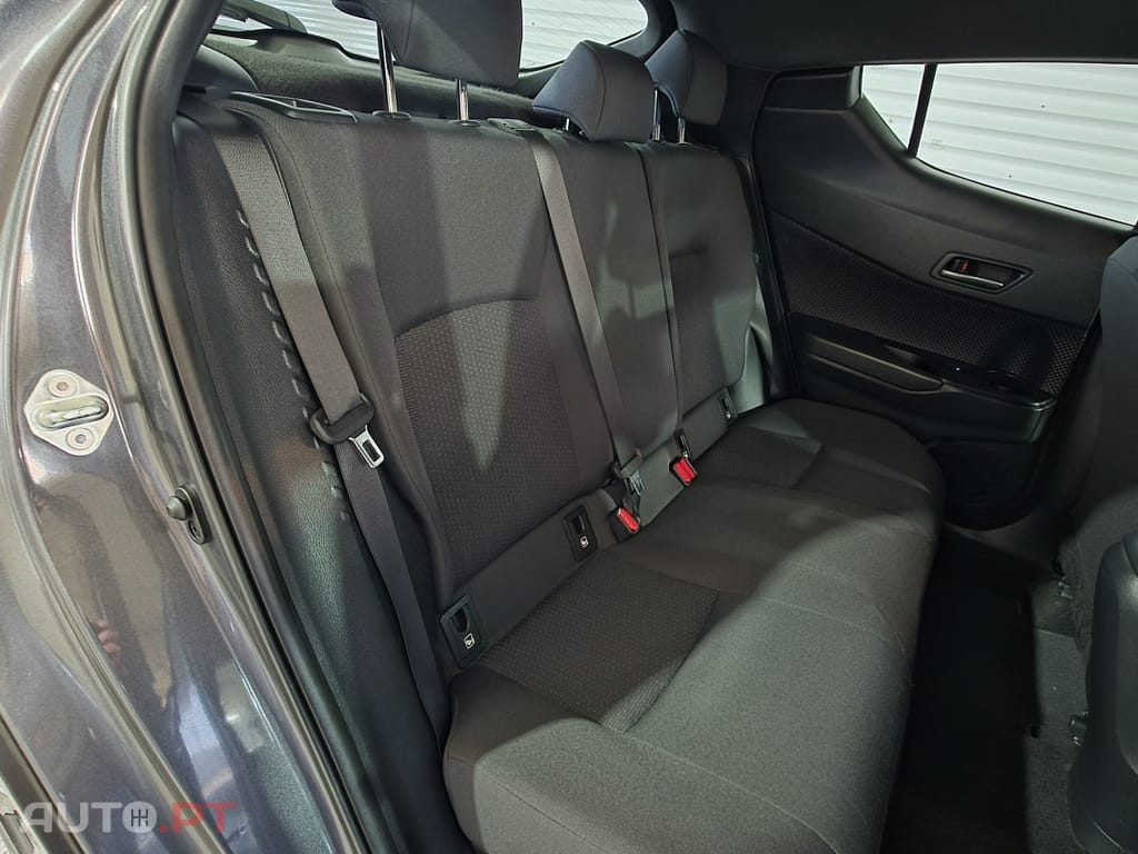 Toyota C-HR 1.8 Hybrid Square Collection