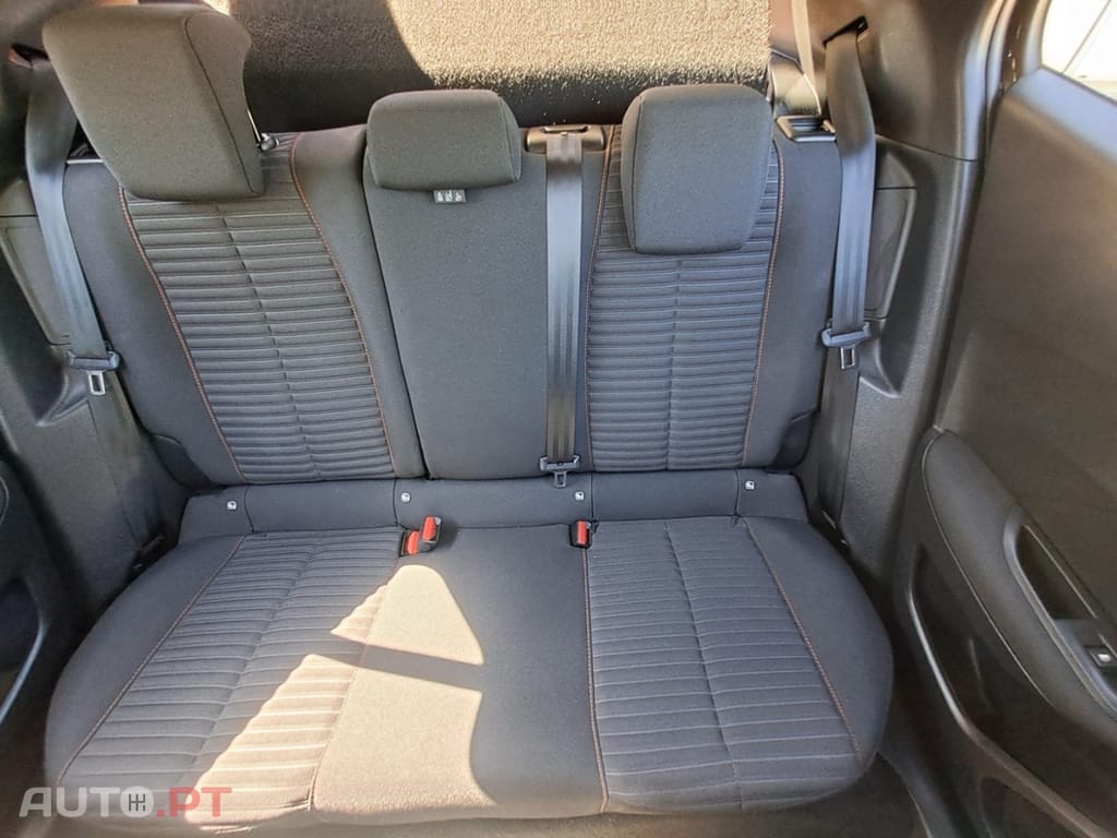 Peugeot E-2008 50 kWh Active