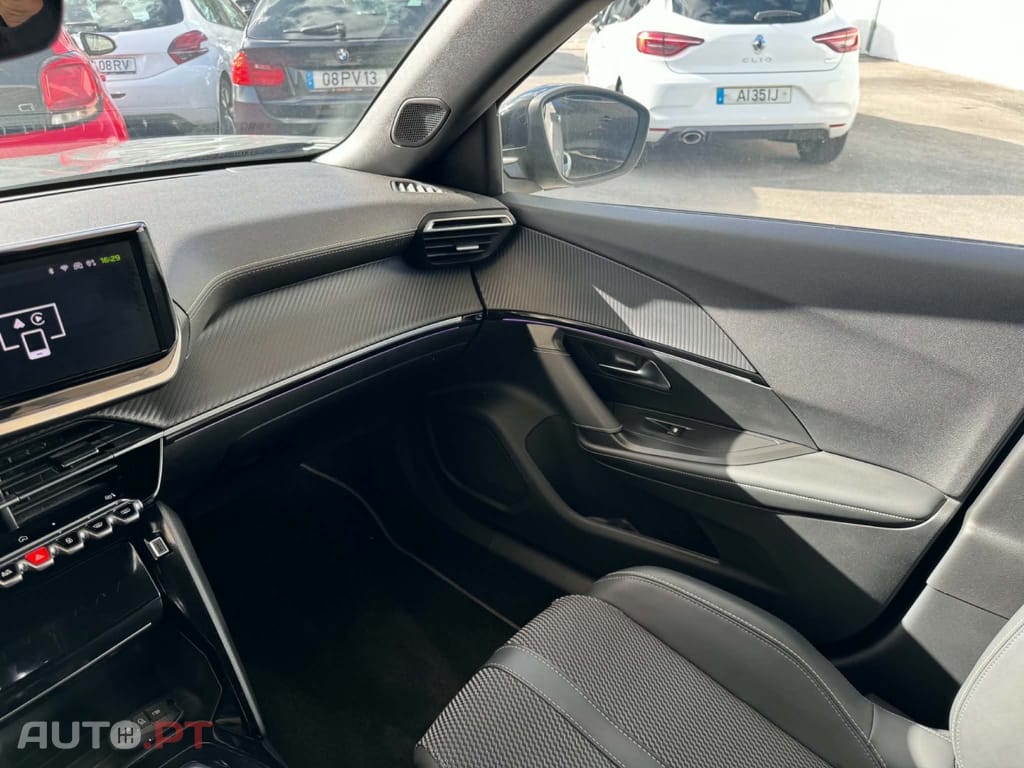 Peugeot 2008 1.2 PureTech GT EAT8