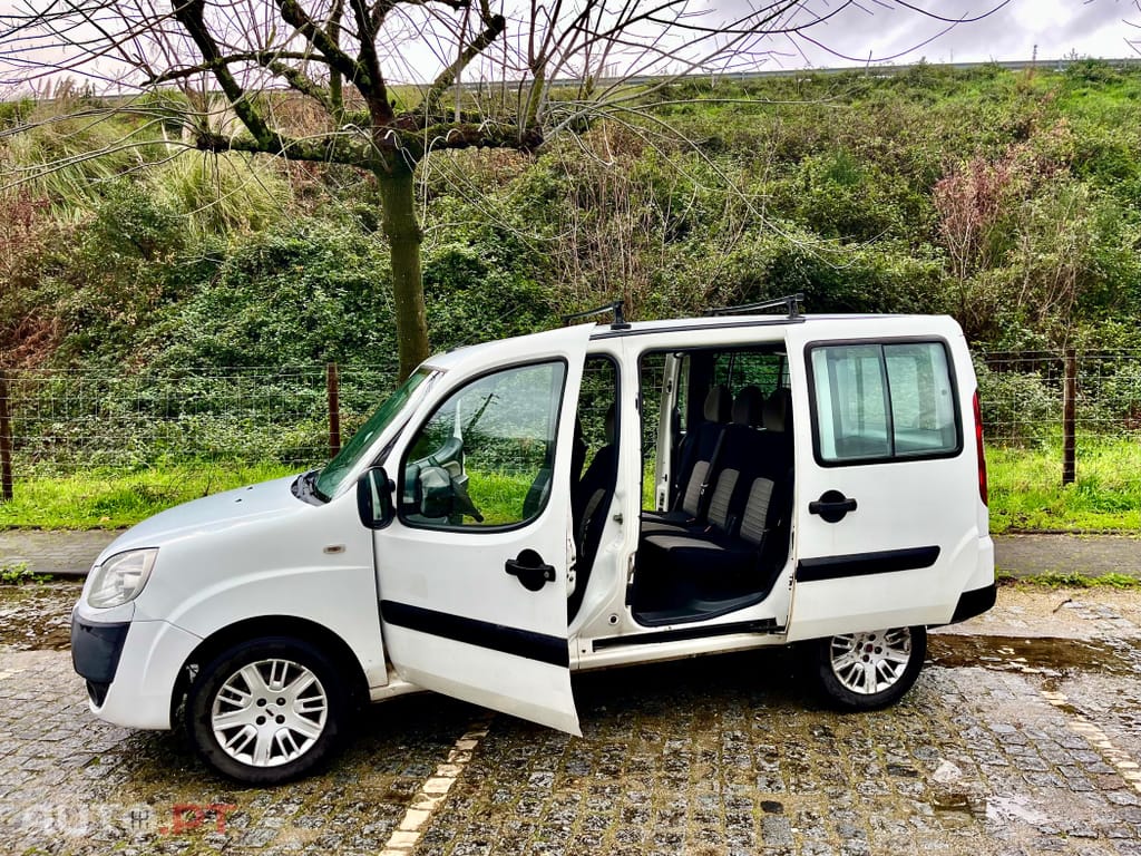 Fiat Doblo 5 Lugares