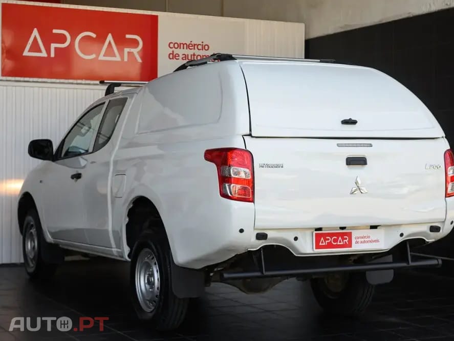 Mitsubishi L200 2.4 DI-D Club Invite Strakar Look 4WD