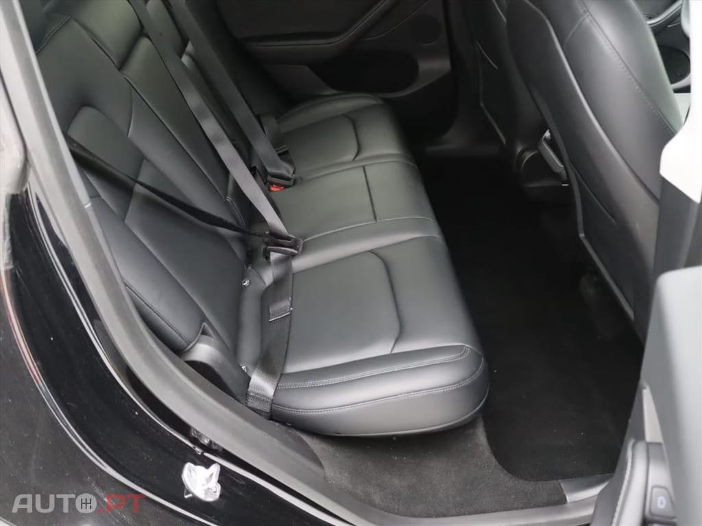 Tesla Model Y Long-Range AWD I.V.A DEDUTIVEL