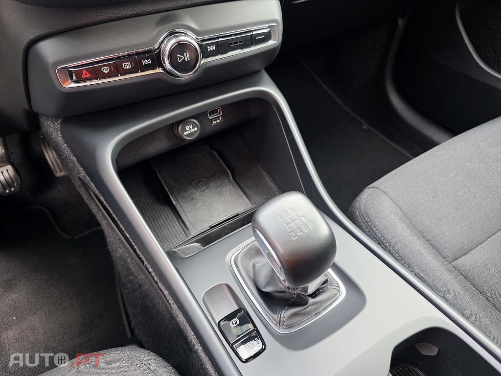 Volvo XC40 1.5 T3 Momentum Tech Edition