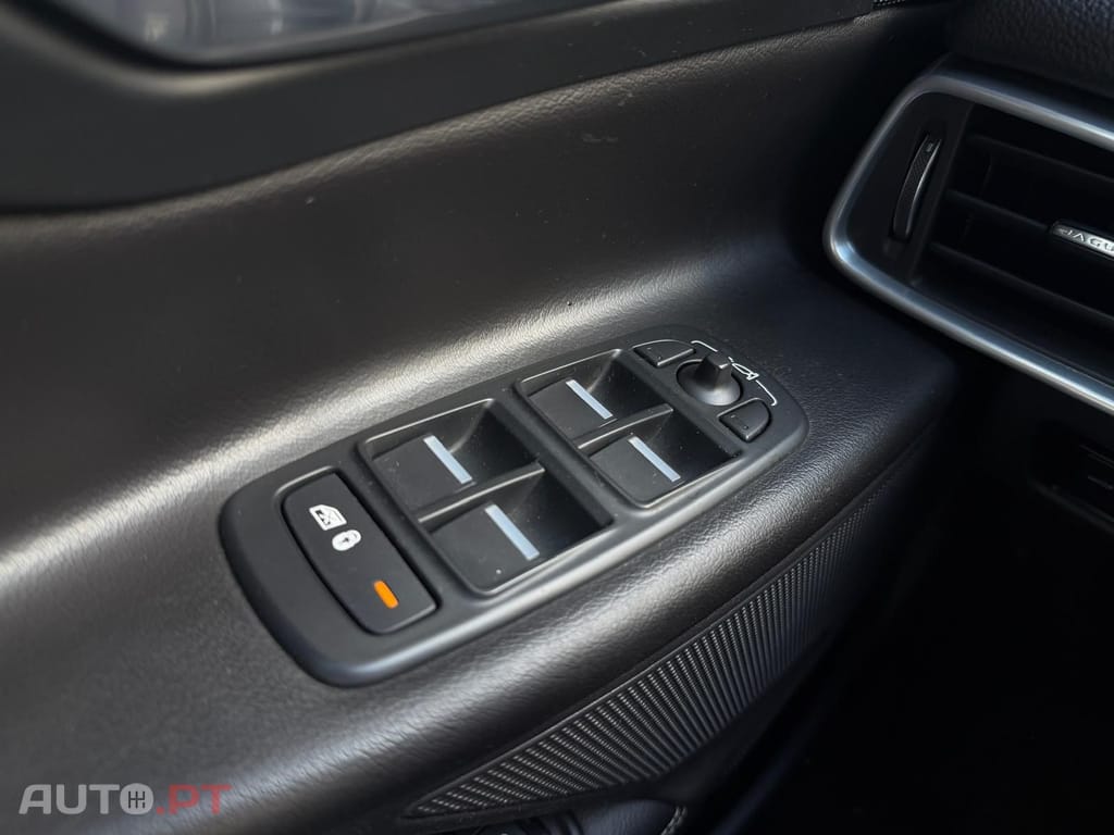 Jaguar XE 2.0 D Prestige