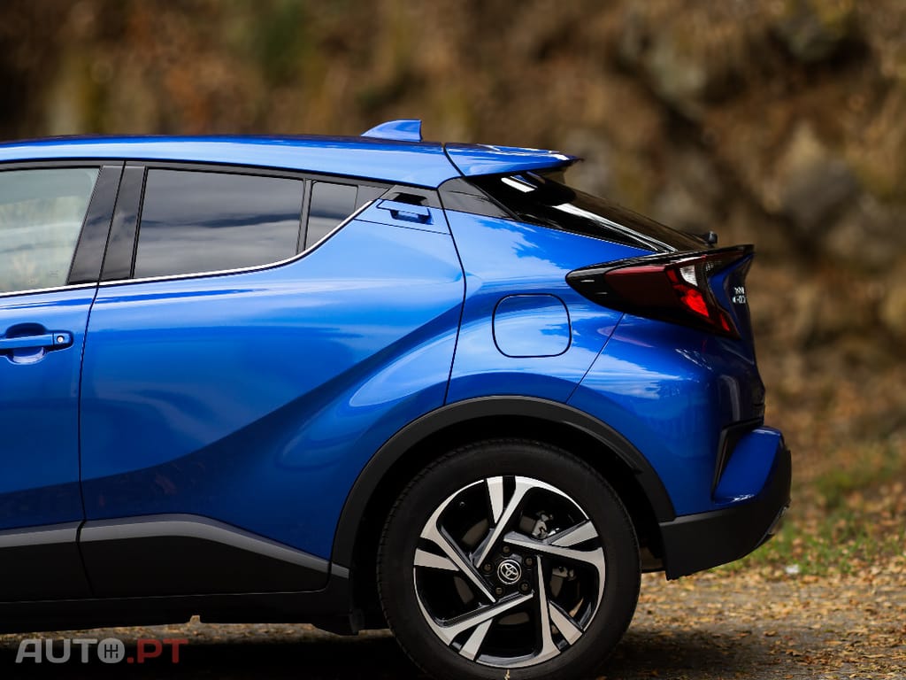 Toyota C-HR 1.8 HSD Neon Lime