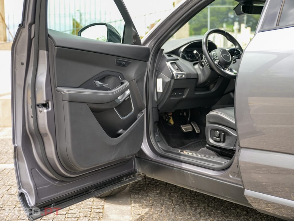 Jaguar E-Pace 1.5 P300e R-Dynamic SE AWD Aut.