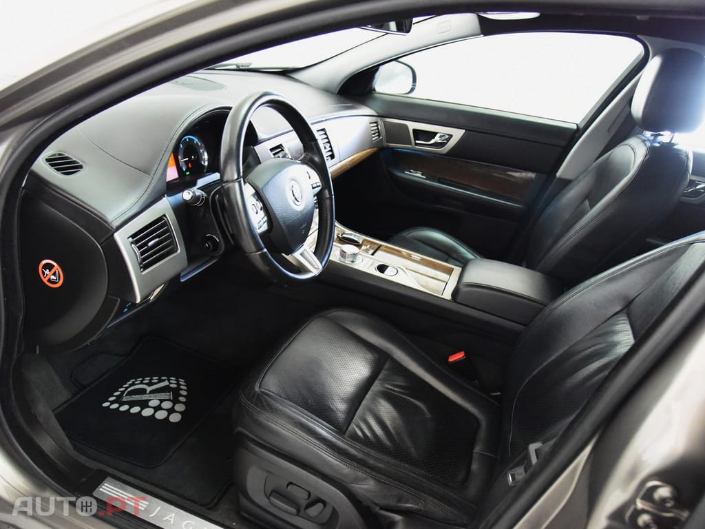Jaguar XF 2.7 D V6 Luxury
