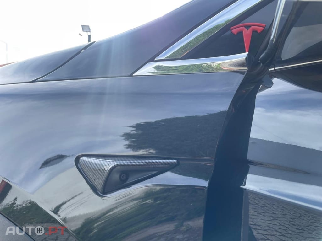 Tesla Model X 75D