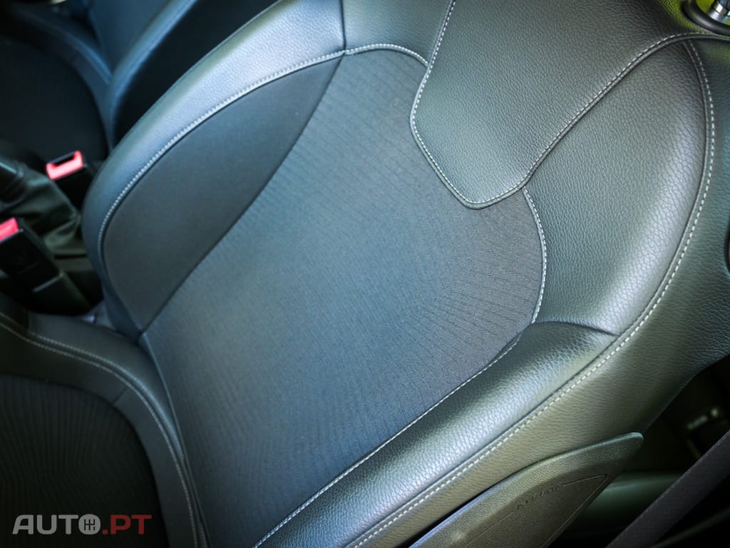 Opel Adam 1.0 T Rocks